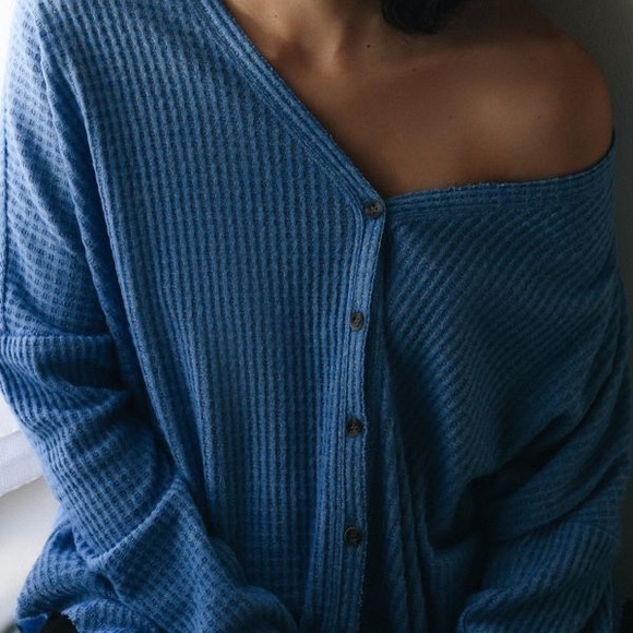 Urban Outfitters Jojo Oversized Thermal Cardigan in Bright Blue (XS) - Picture 4 of 10